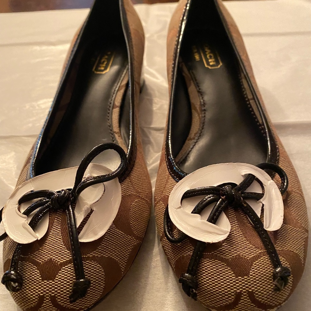 Chic signature flats for the woman on the go